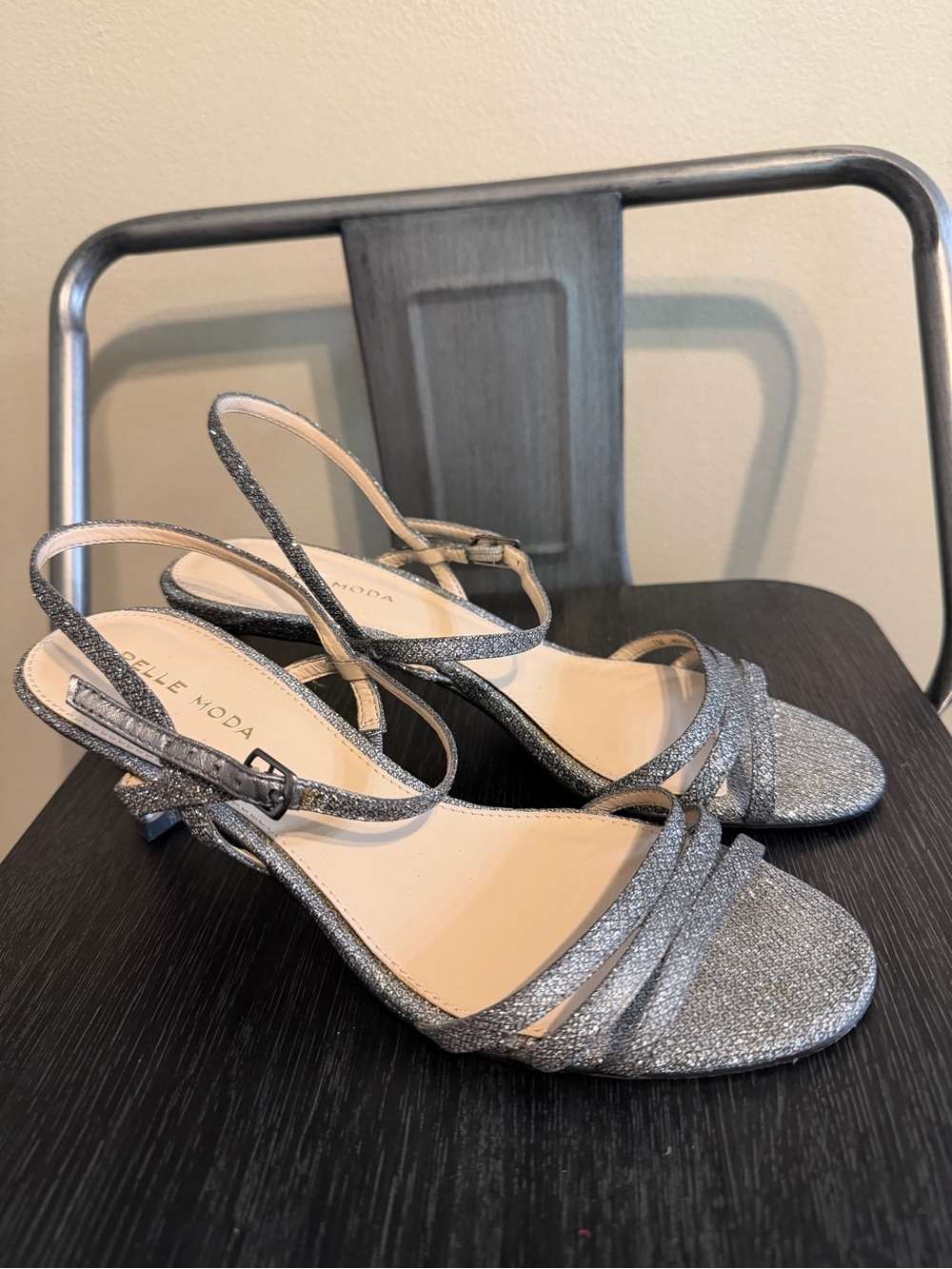 Pelle Moda Rooni Pewter Metallic Strappy Mid Heels 7M